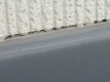 切れたコーキング