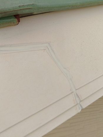 ひび割れを補修材で補修