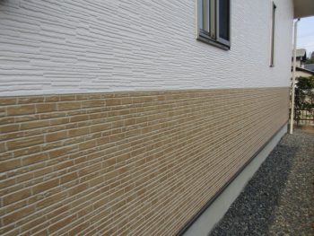 腰壁のクリアー塗装完成