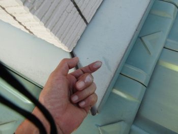 チョーキングしている板金