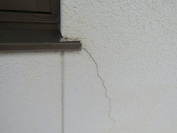 外壁のひび割れ