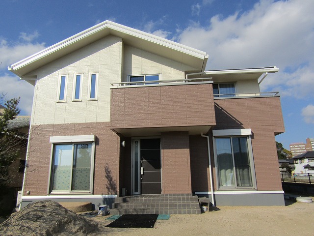 １階をピンク系ブラウンに