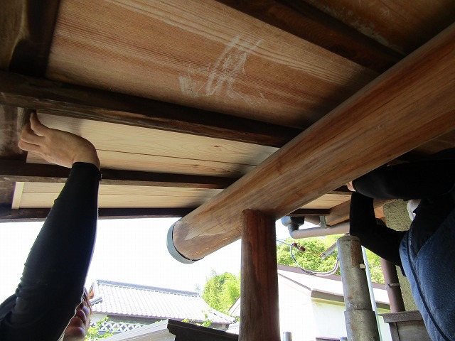 軒裏の修繕