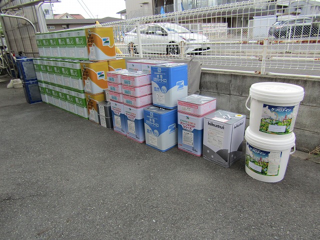 使用する塗料缶