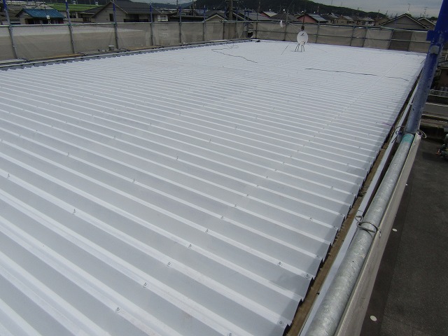 アパートの屋根のサビ止め