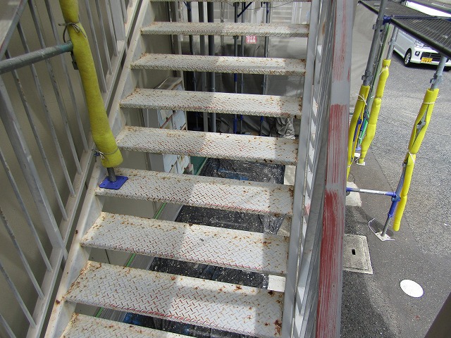 サビが発生している屋外階段