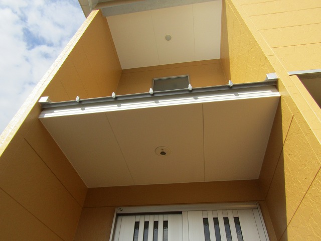 玄関から見上げた軒天