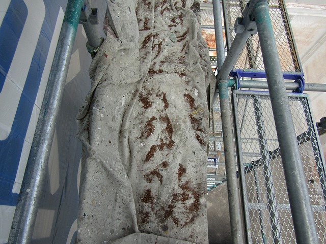 ケレンによって剥されたサビ.