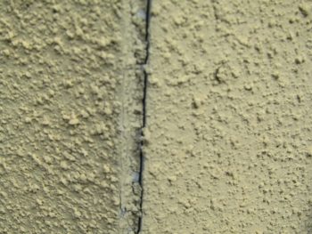 コーキングが切れている