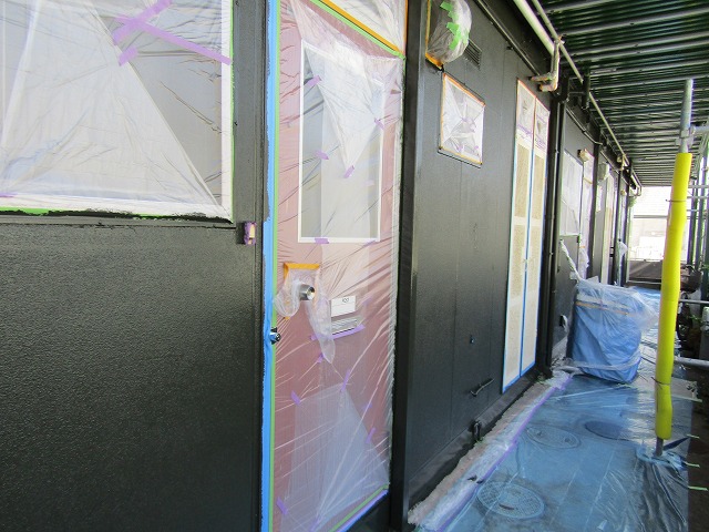 1階の外壁 中塗り