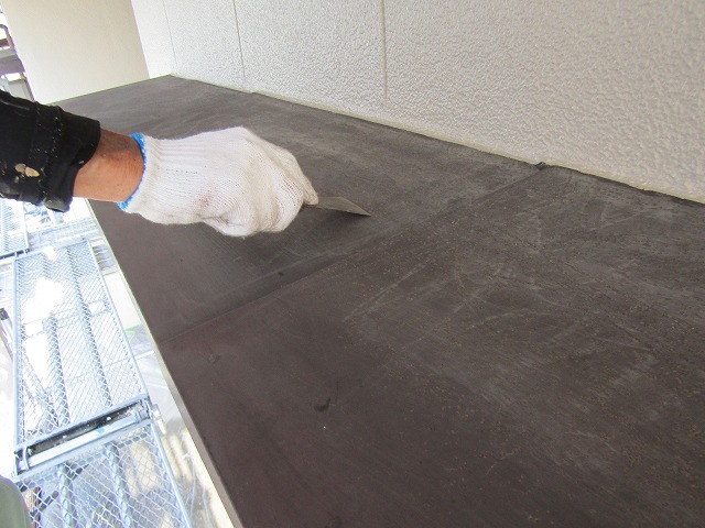 皮すきを使ってケレン