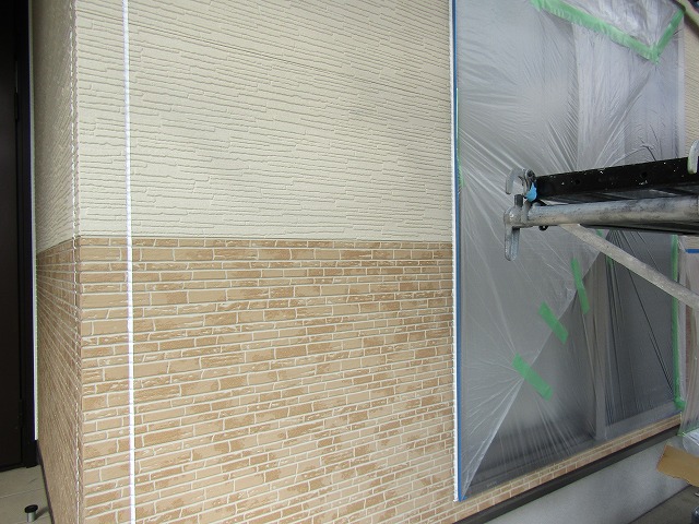 腰壁はクリアーで塗装