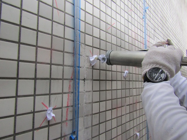 もう一度樹脂を入れて浮かないように