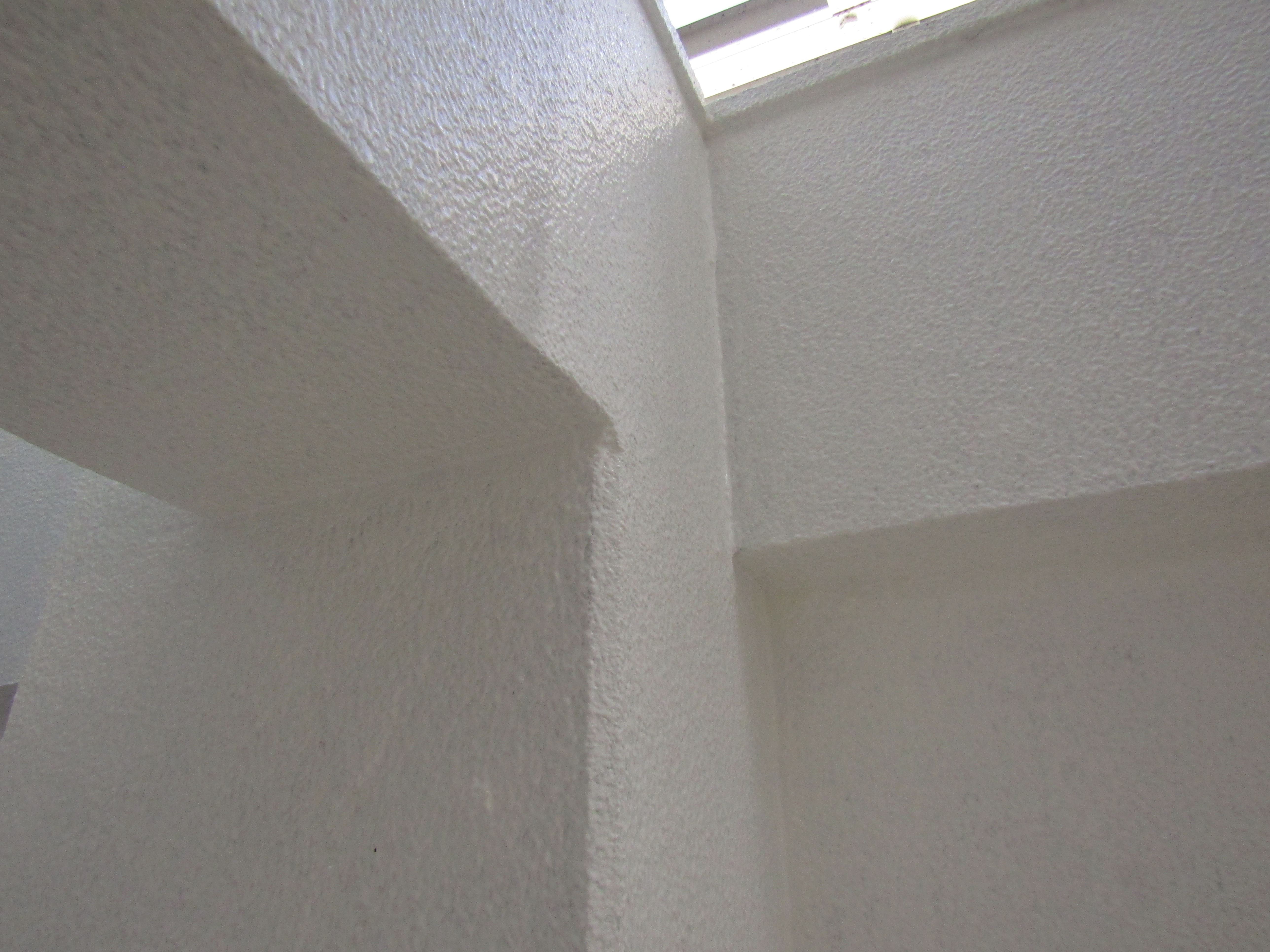 厚膜で塗装した壁