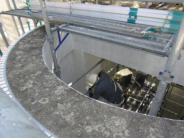 まるくなっているモルタル部施工前