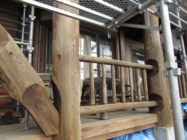 木をそのまま使っている