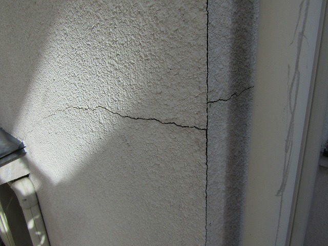 外壁のひび割れ