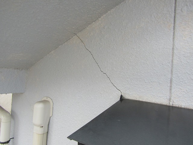 外壁のひび割れ