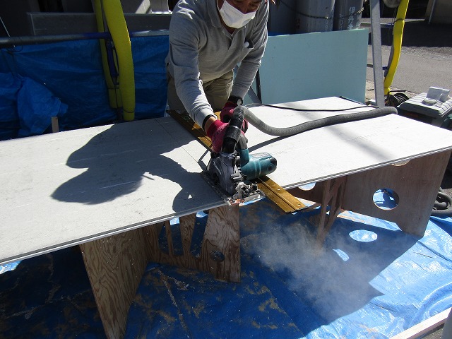 サイディングをカット