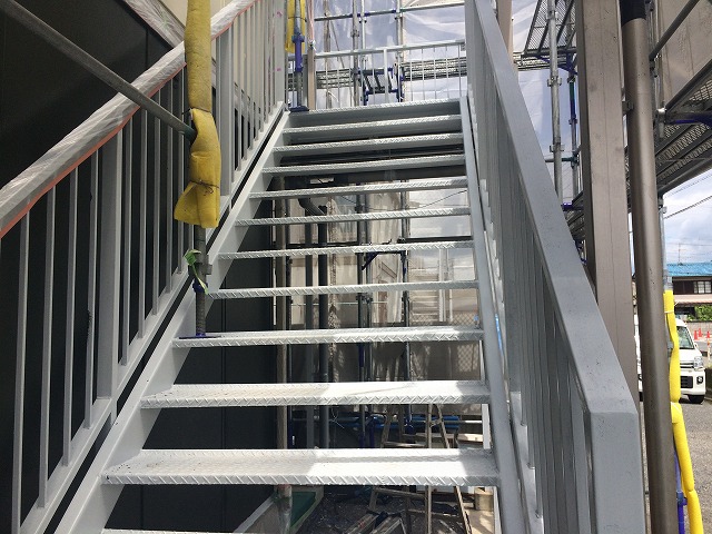 屋外階段の錆止め