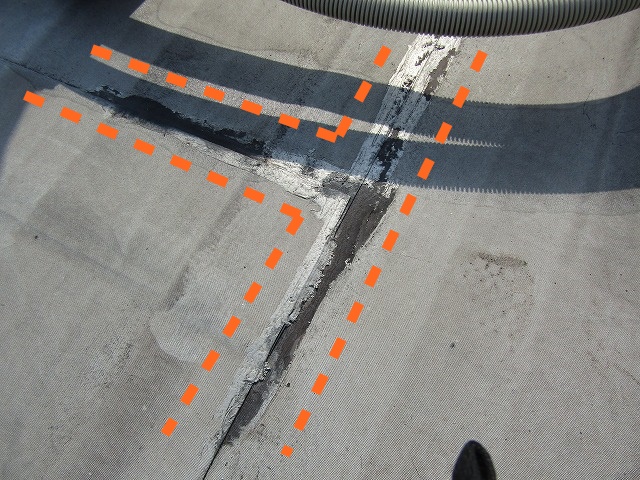 防水シートの補修跡