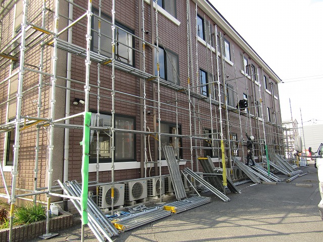 足場の解体作業