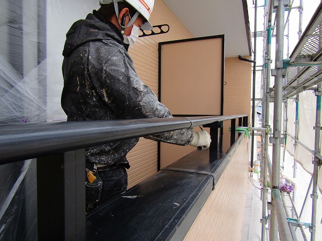 ベランダ手すりの塗装