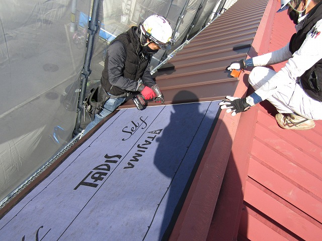 屋根のカバー工法の施工