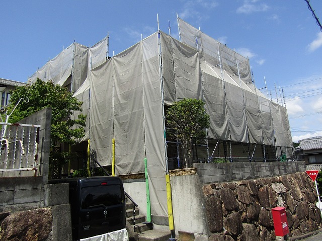 外壁と屋根の塗装現場