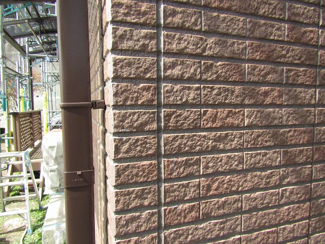 打ち替えしたコーキングと塗り替えした外壁