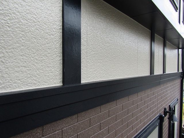 ２階はクリーム色で塗装