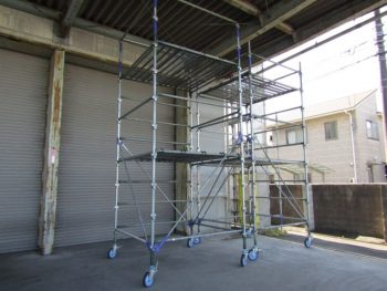 倉庫塗装のときの移動式足場