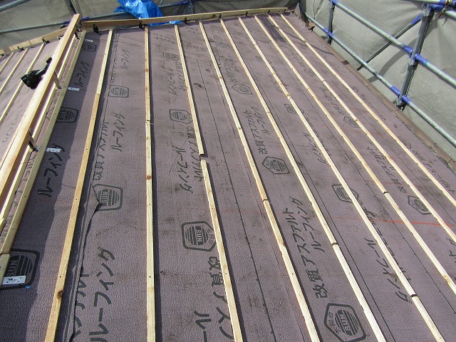 きれい桟木を並べる