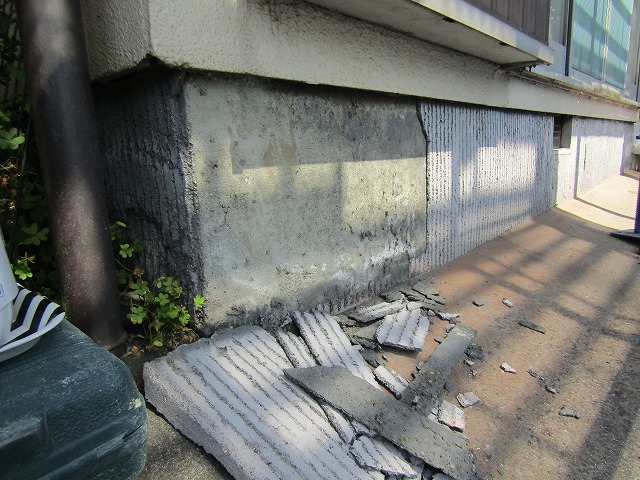 塗膜が割れ、浮いているところを剥がした