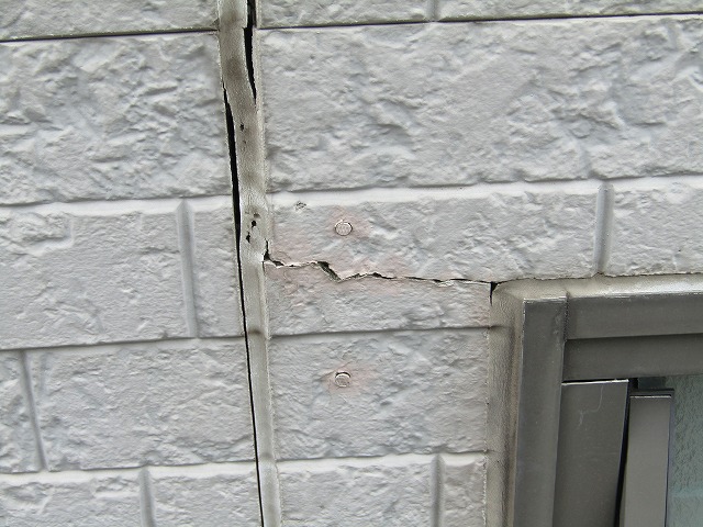 外壁のひび割れ