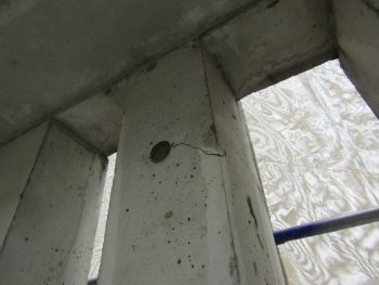 打ちっぱなしコンクリートのひび割れ