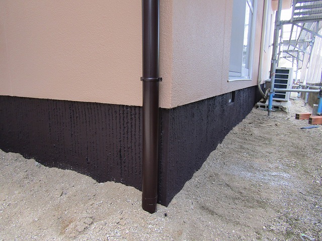 完成した基礎と樋