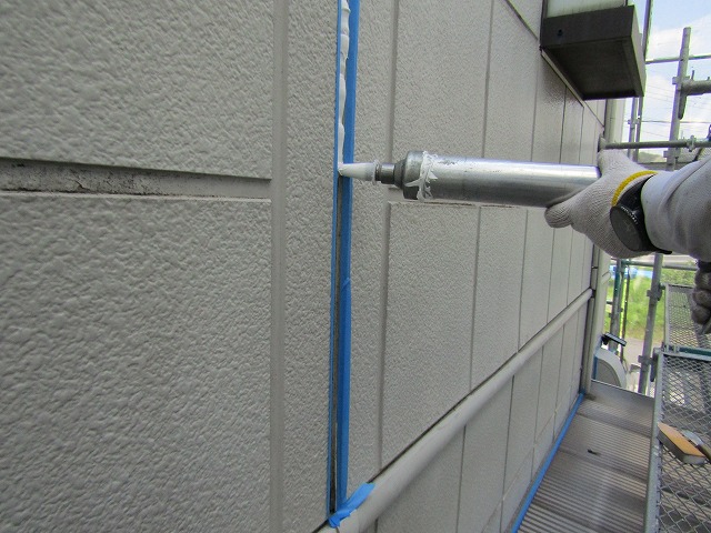 コーキングを充填している