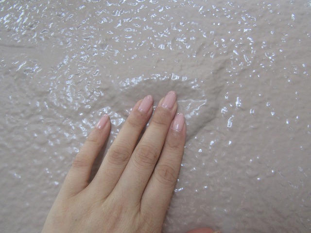 外壁に水がたまている