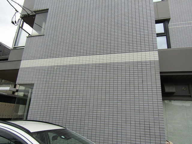 タイルを一部はりかえた外壁