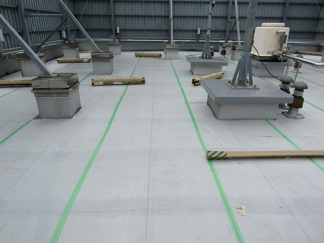 絶縁シートを敷いた状態