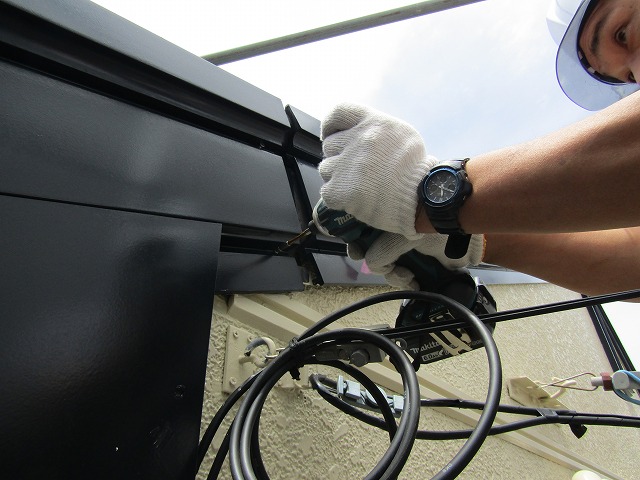 破風のビスが外れていた箇所を修理