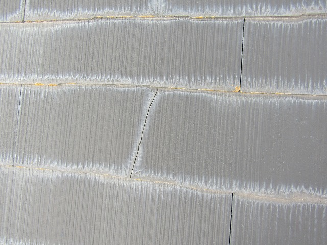 屋根のひび割れ