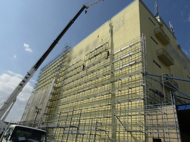 足場のパーツをつなげる