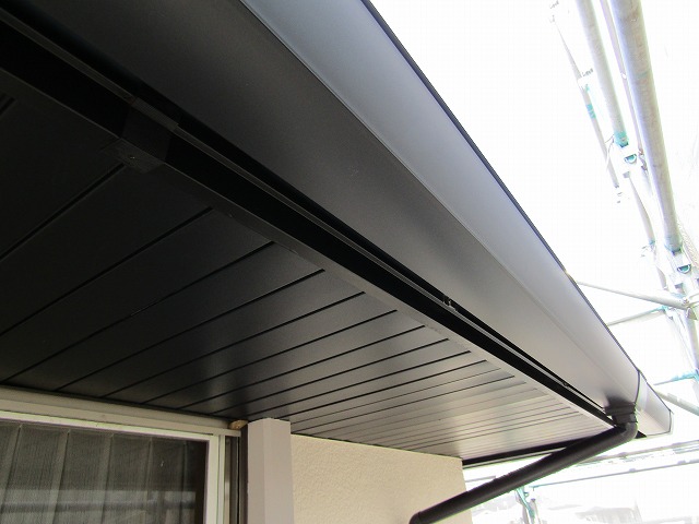 完成した軒天と樋