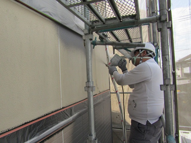 吹き付けをしているところ