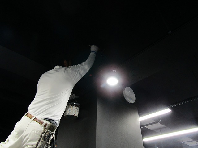 内装　黒で塗装