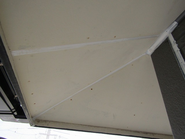 ドア回りの打ち替えたコーキング