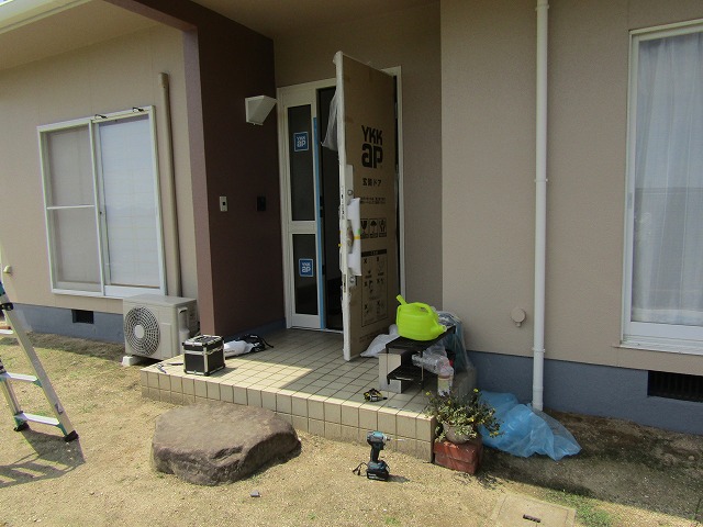 玄関ドアの交換