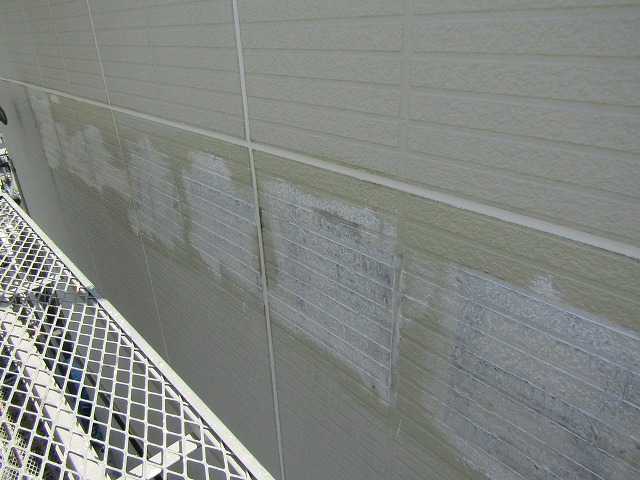 看板を取ってあとが残っている